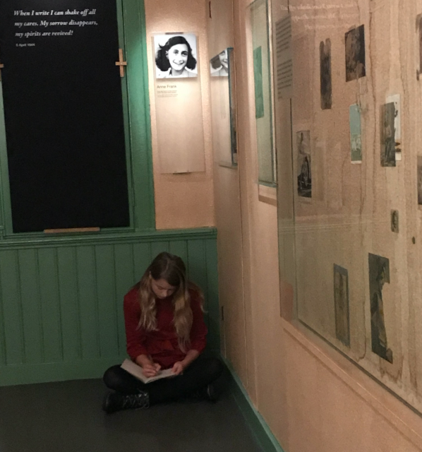 Amélie wrote a letter to Anne Frank